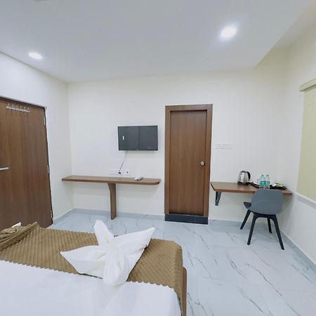 Hotel Apex Inn Hyderabad Airport ภายนอก รูปภาพ