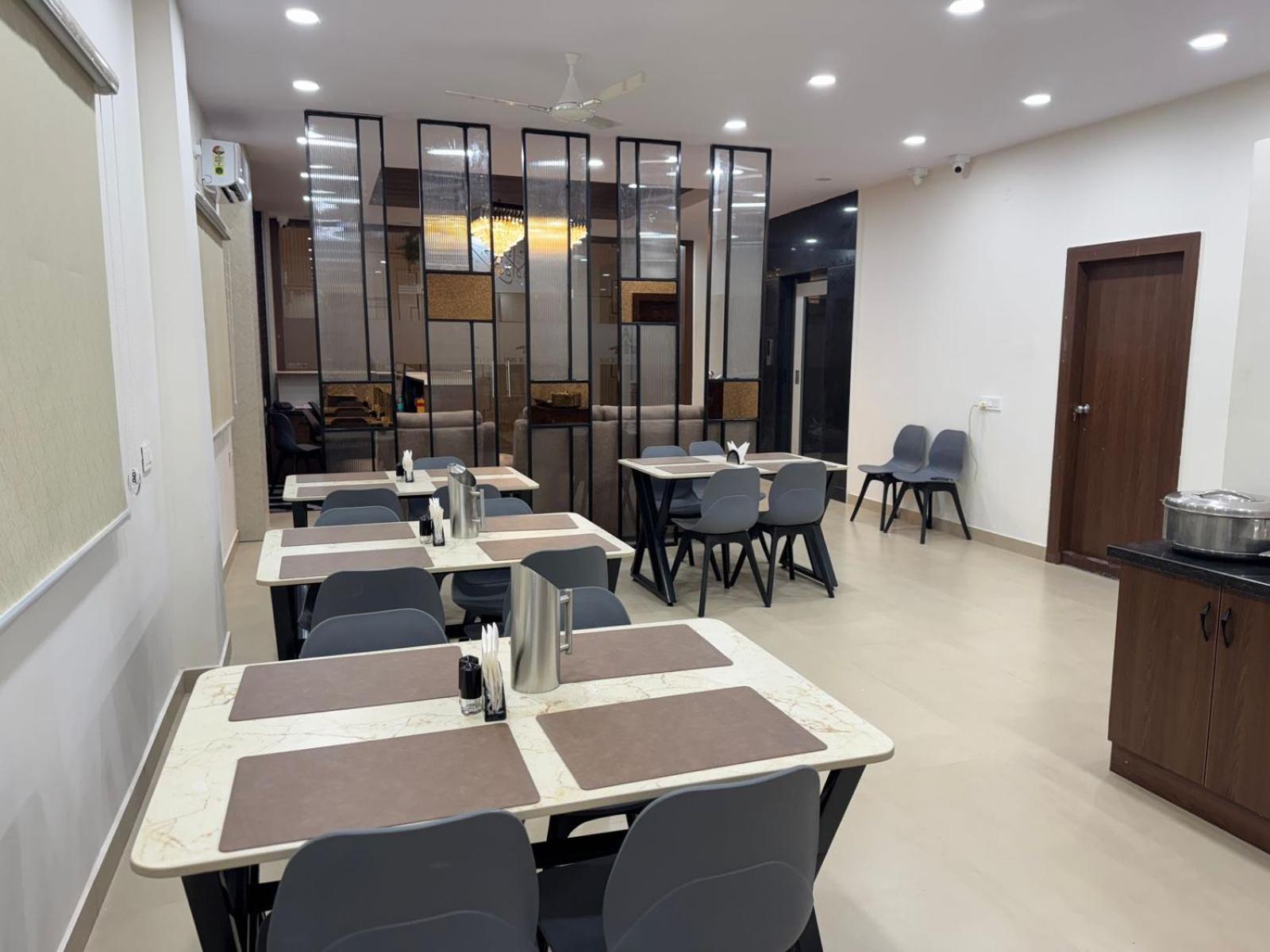 Hotel Apex Inn Hyderabad Airport ภายนอก รูปภาพ